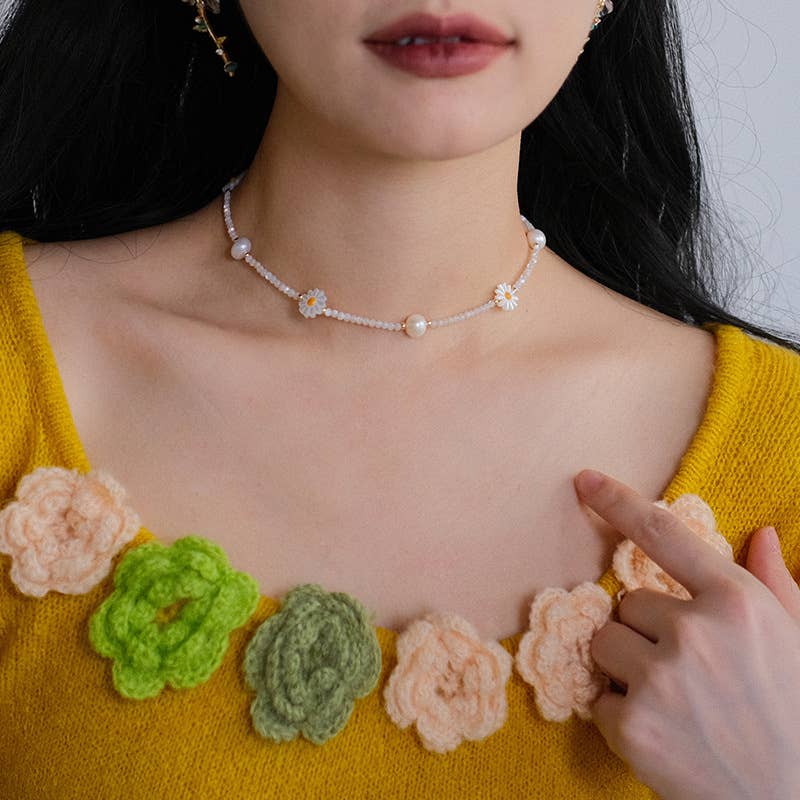 Exquisite fresh shell Daisy small flower necklace