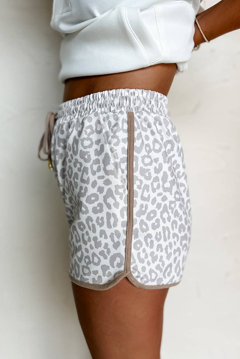 Stylish loose leopard print high-waisted pants