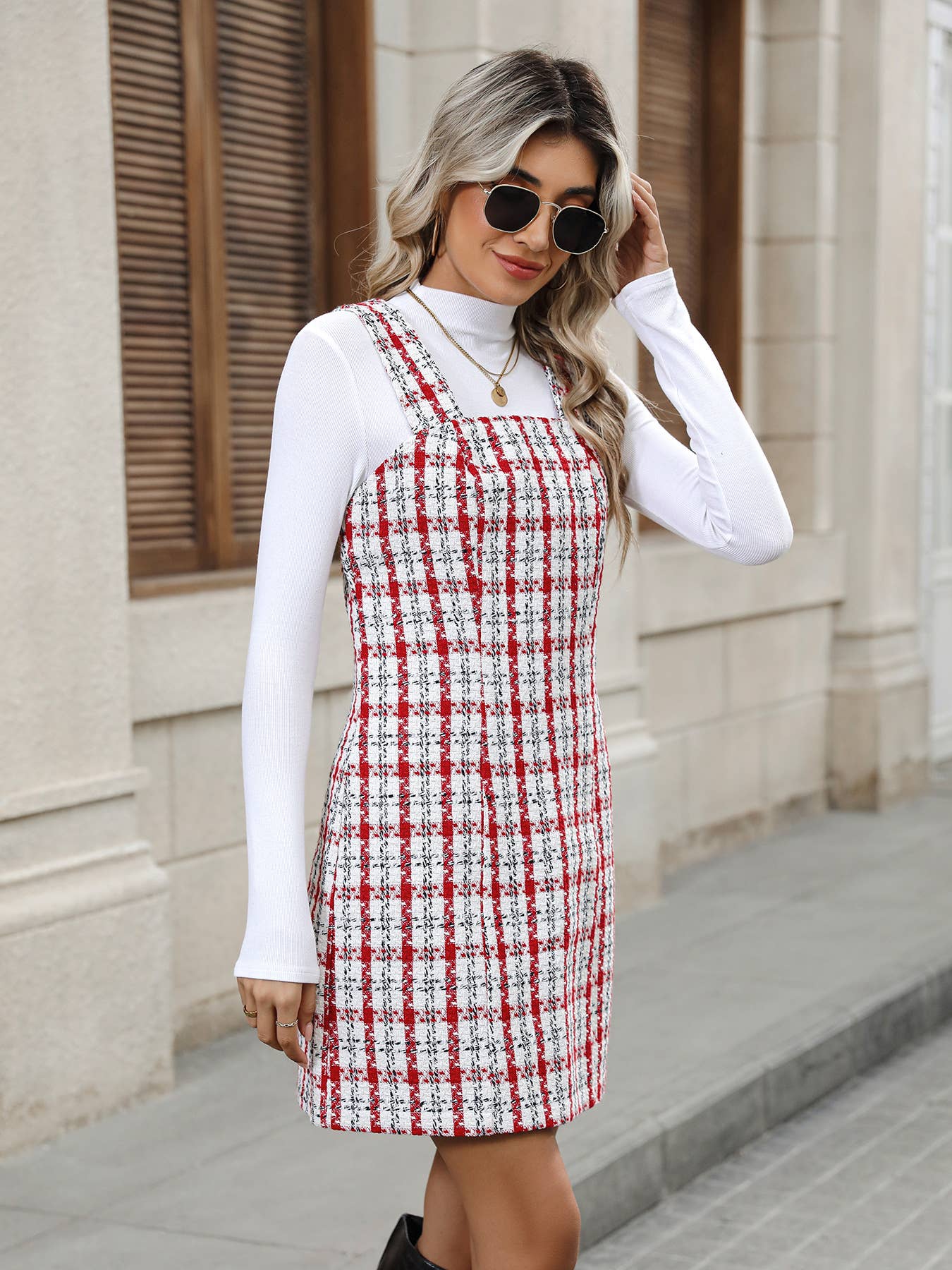 Short and fashionable checkered halter dress