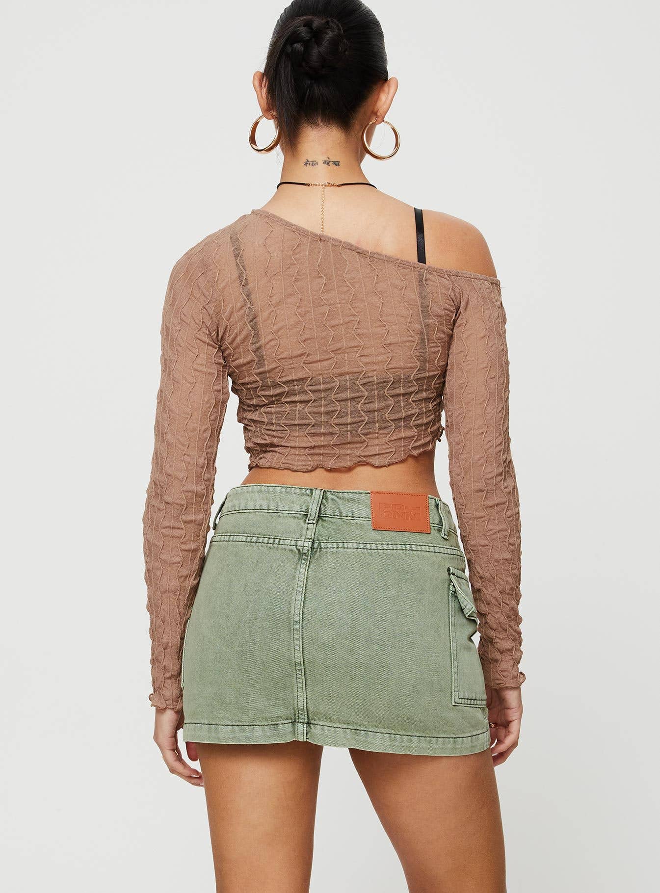 Washed denim mini skirt with elegant temperament