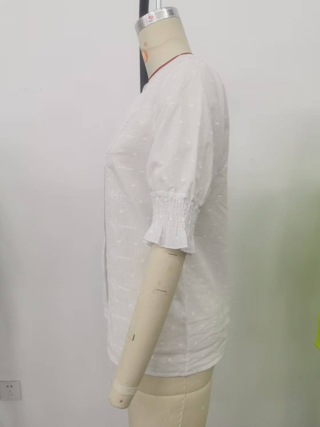 V-neck puffy sleeve cutout hairball lace T-shirt