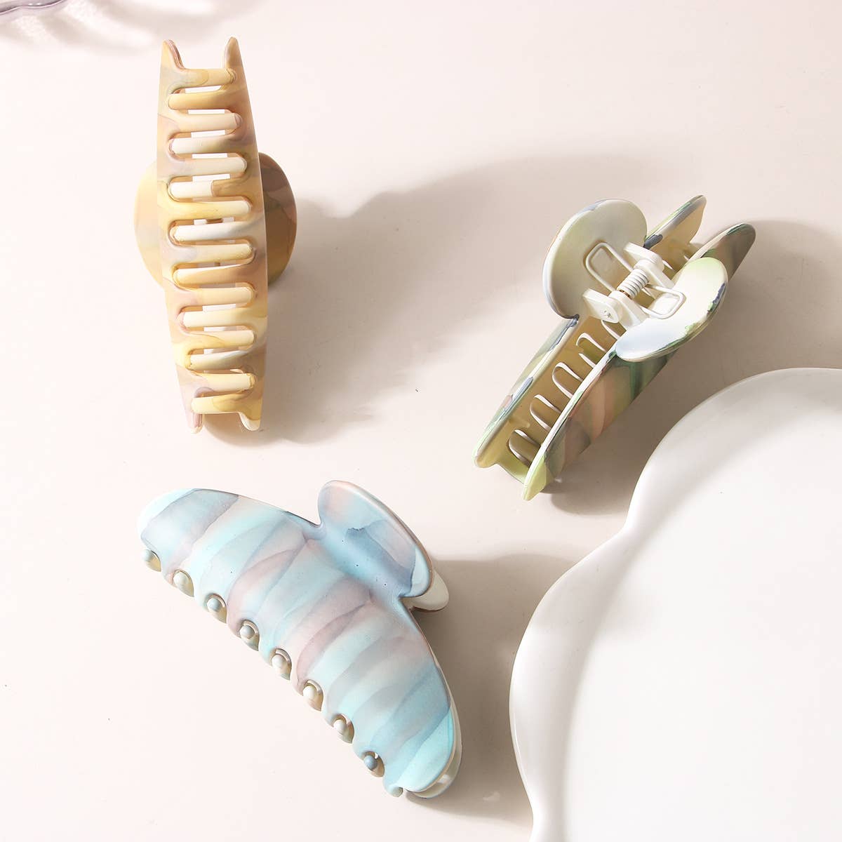 Iridesy matte large PC clip-on hair clip