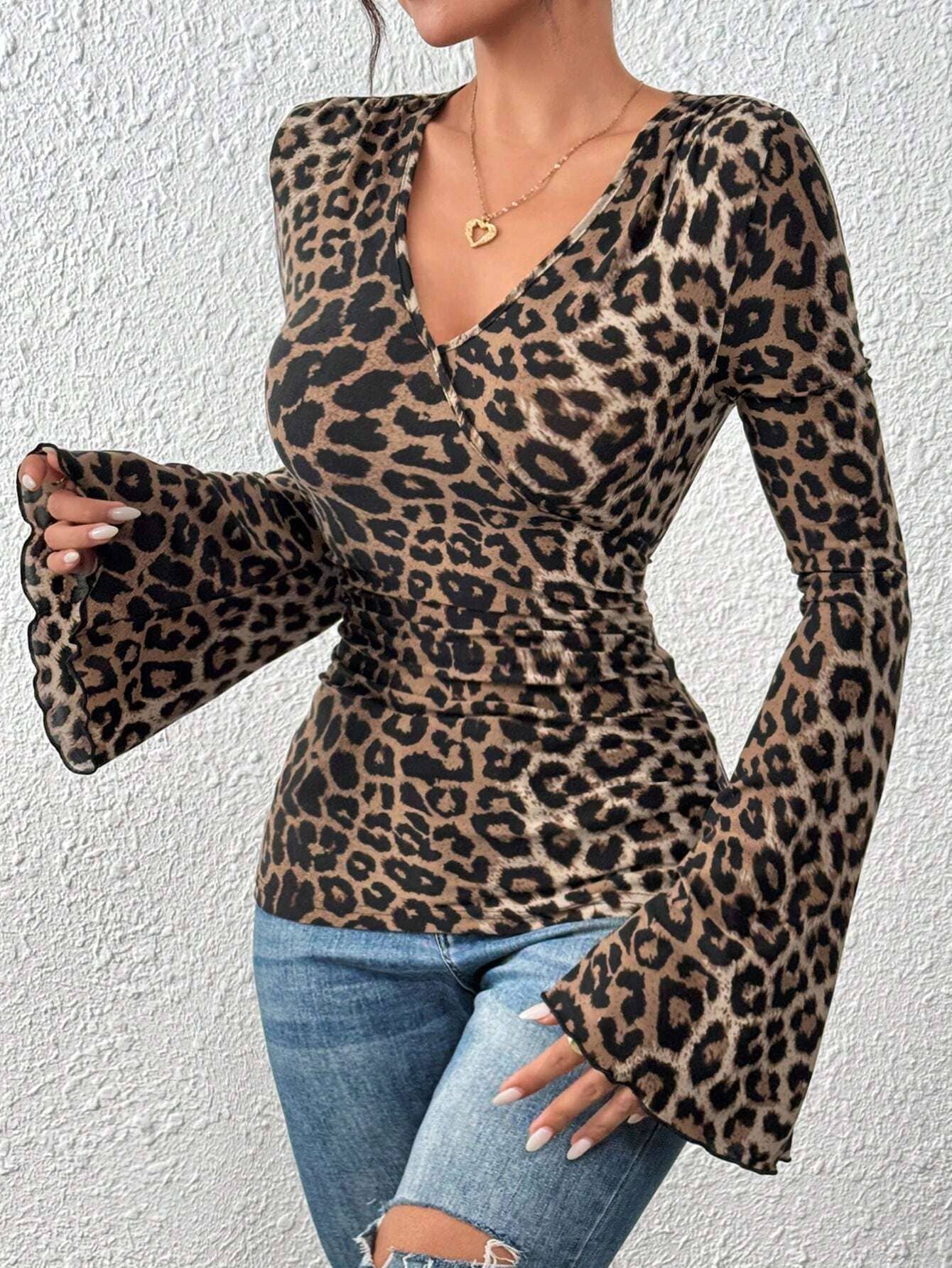 Leopard print V-neck flared sleeve fitted Top