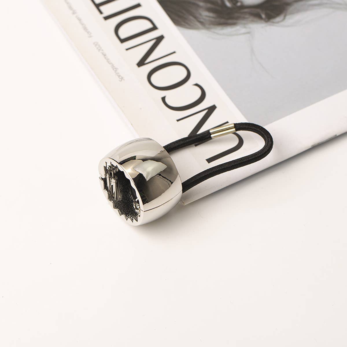 SIMPLE AND STYLISH COMMUTING HAIR SCRUNCHIES