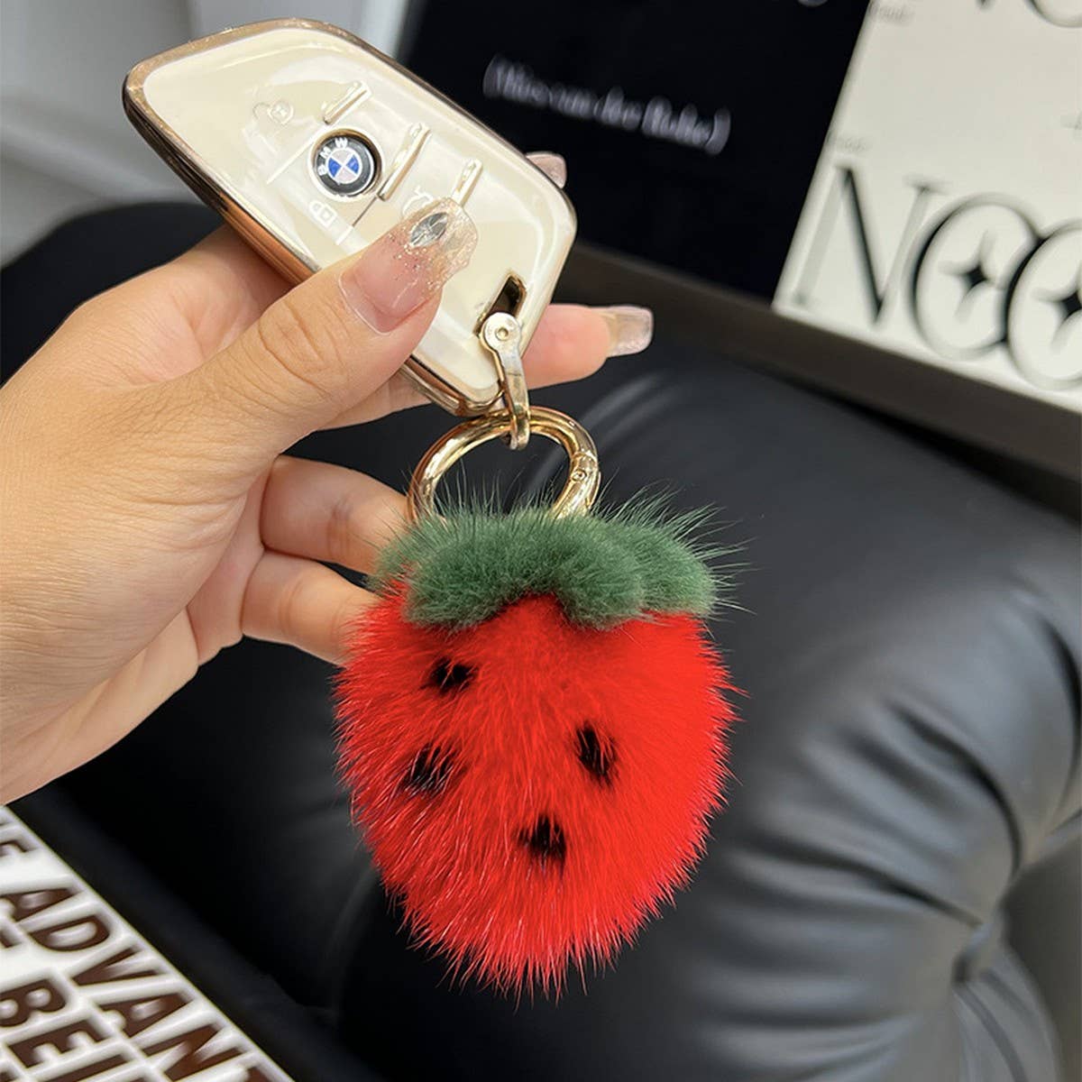 SMALL STRAWBERRY PLUSH BALL CAR KEYCHAIN PENDANT_CWMM2478