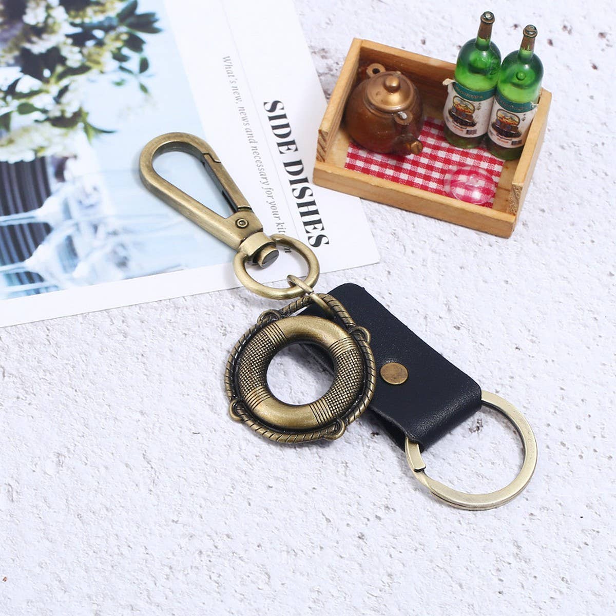 NEW ALLOY BRONZE PENDANT RETRO COWHIDE KEYCHAIN
