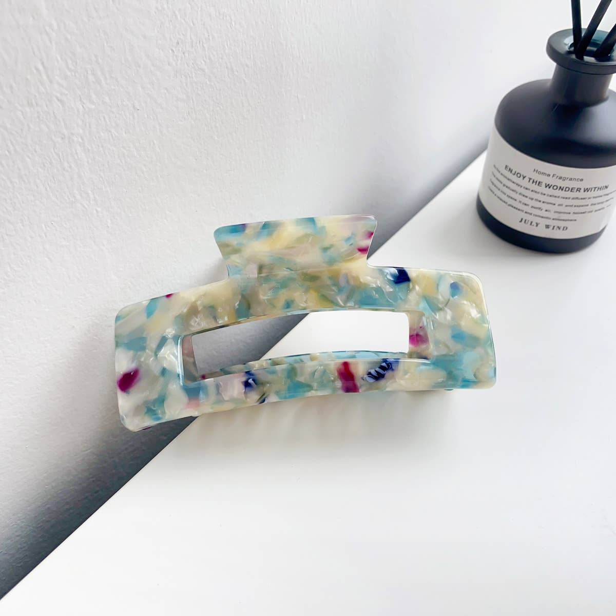 Retro and high-end acetate leopard hair clippers