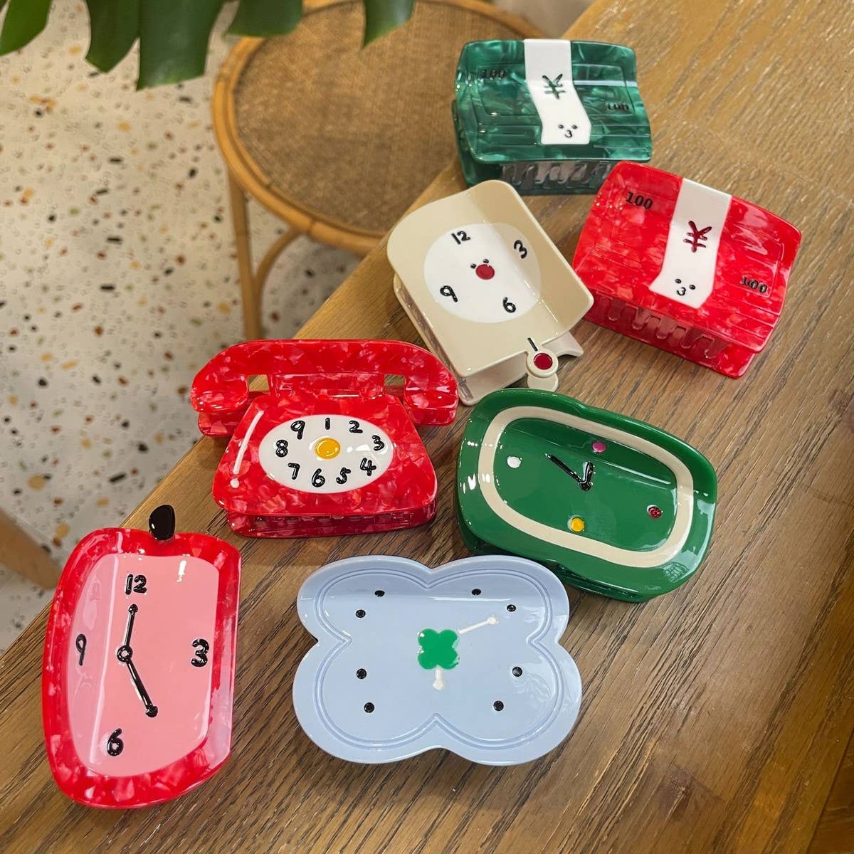 Retro Phone Clock Hair Claw - Cute Vintage Style_CWASC1597