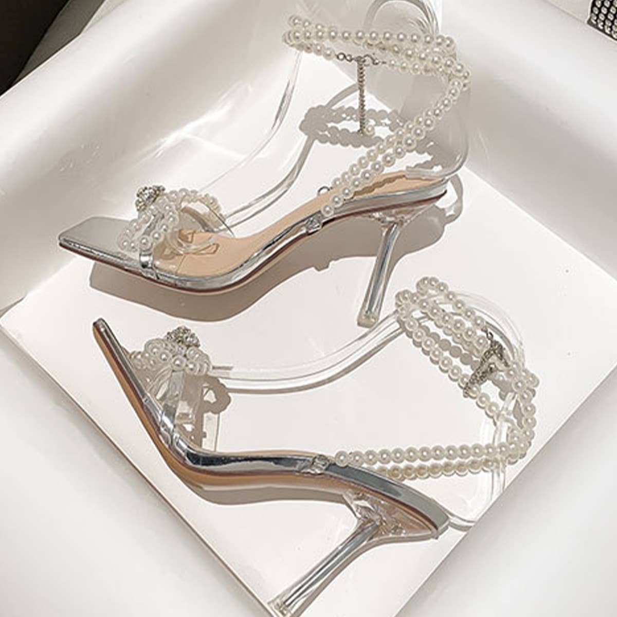 BOW AND SQUARE TOE HEELS SANDALS_CWSHH0029