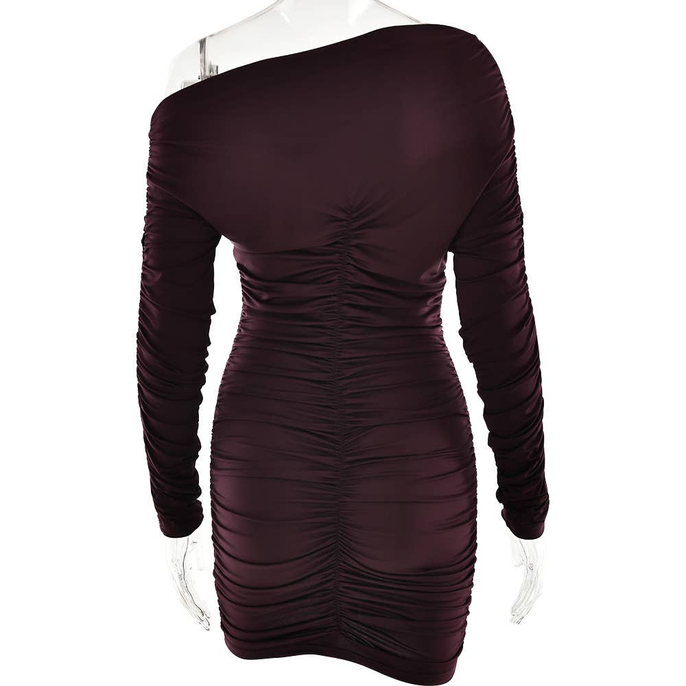 Solid-color off-the-shoulder body-hugging dress