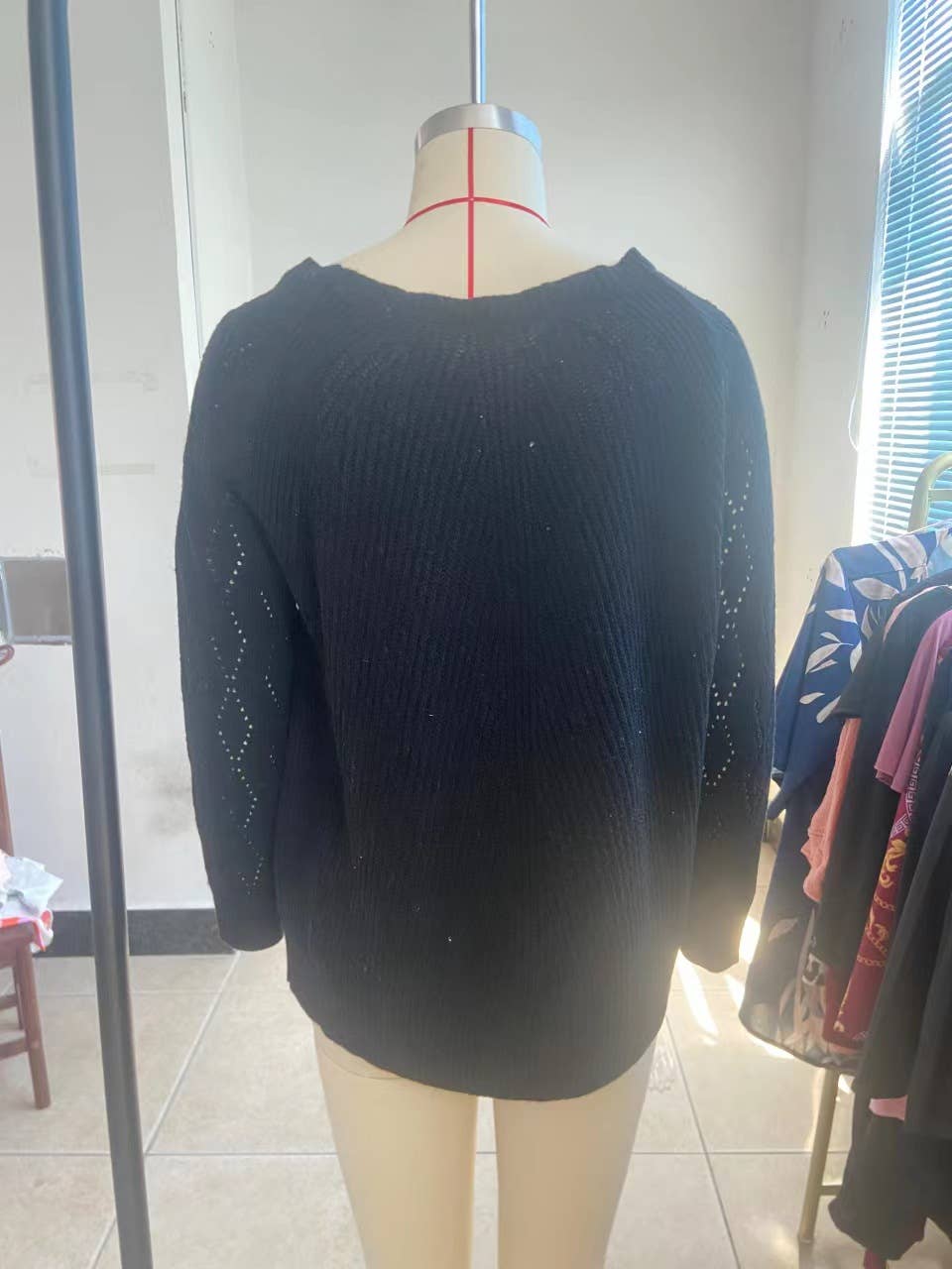 HOLLOW-OUT PATTERN SOLID COLOR CREW NECK SWEATER