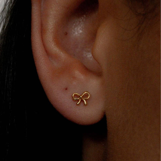 Simple and versatile heart-shaped bow earrings