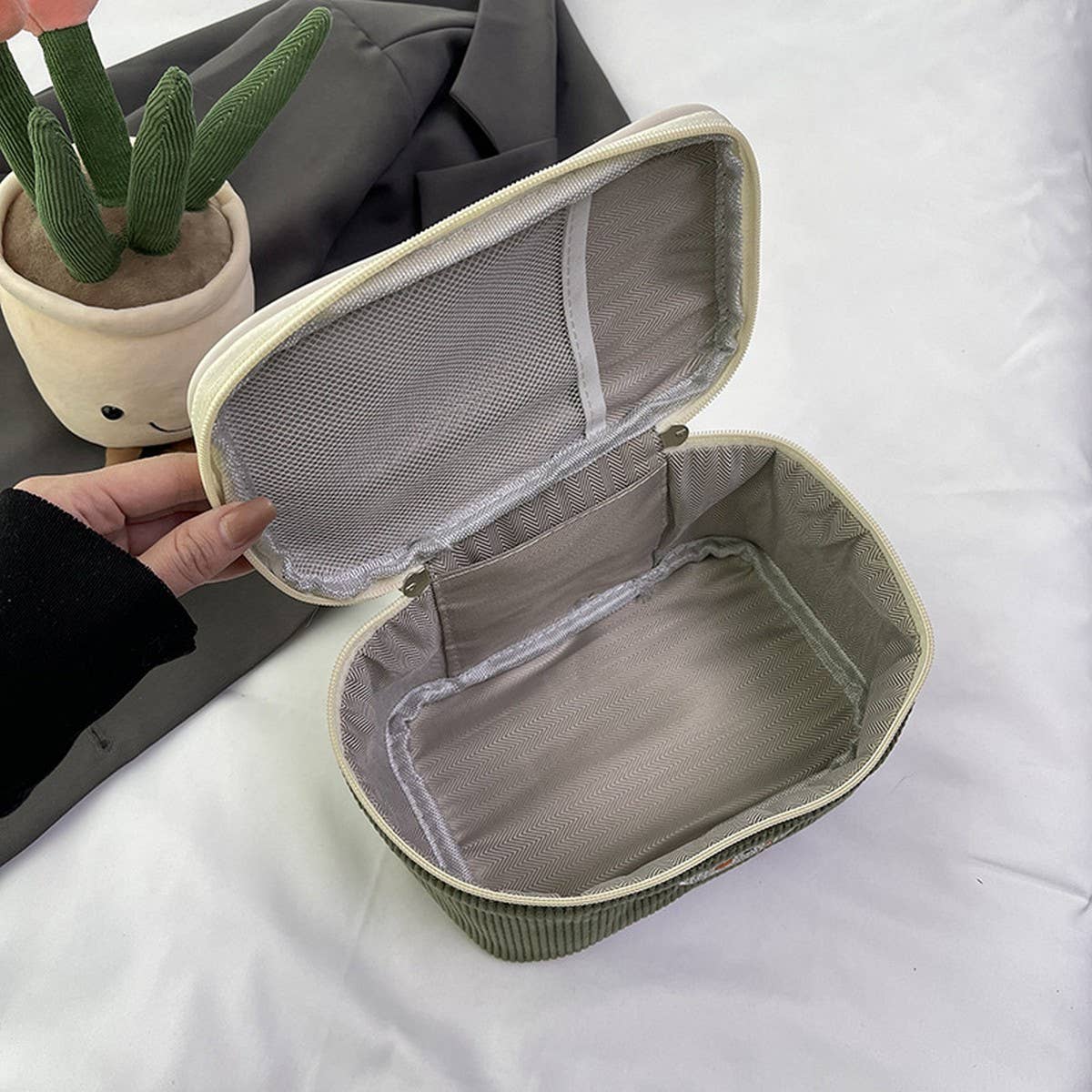 NEW CORDUROY FABRIC PORTABLE COSMETIC BAG_CWAB4425