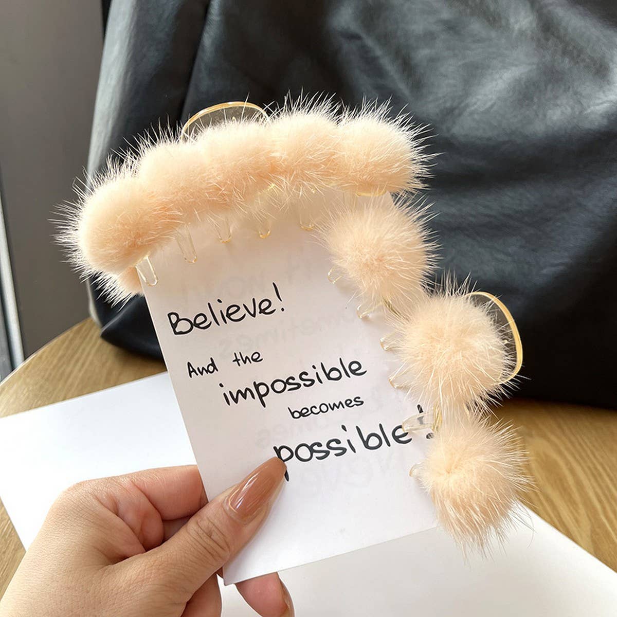 TEMPERAMENT REAL MINK FUR PLUSH BALL HAIRPIN