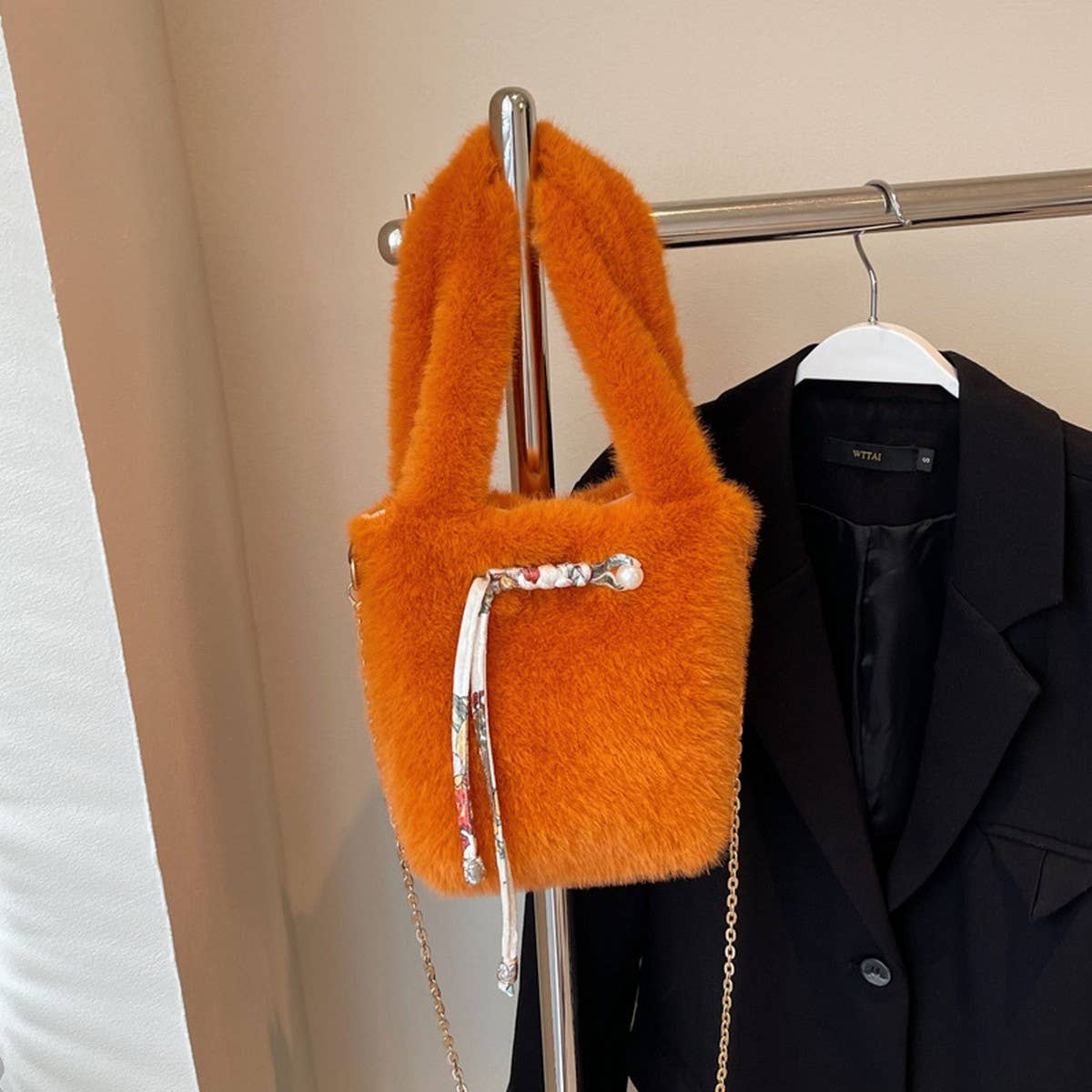 WINTER SHOULDER CROSSBODY PLUSH BUCKET BAG_CWAB3983