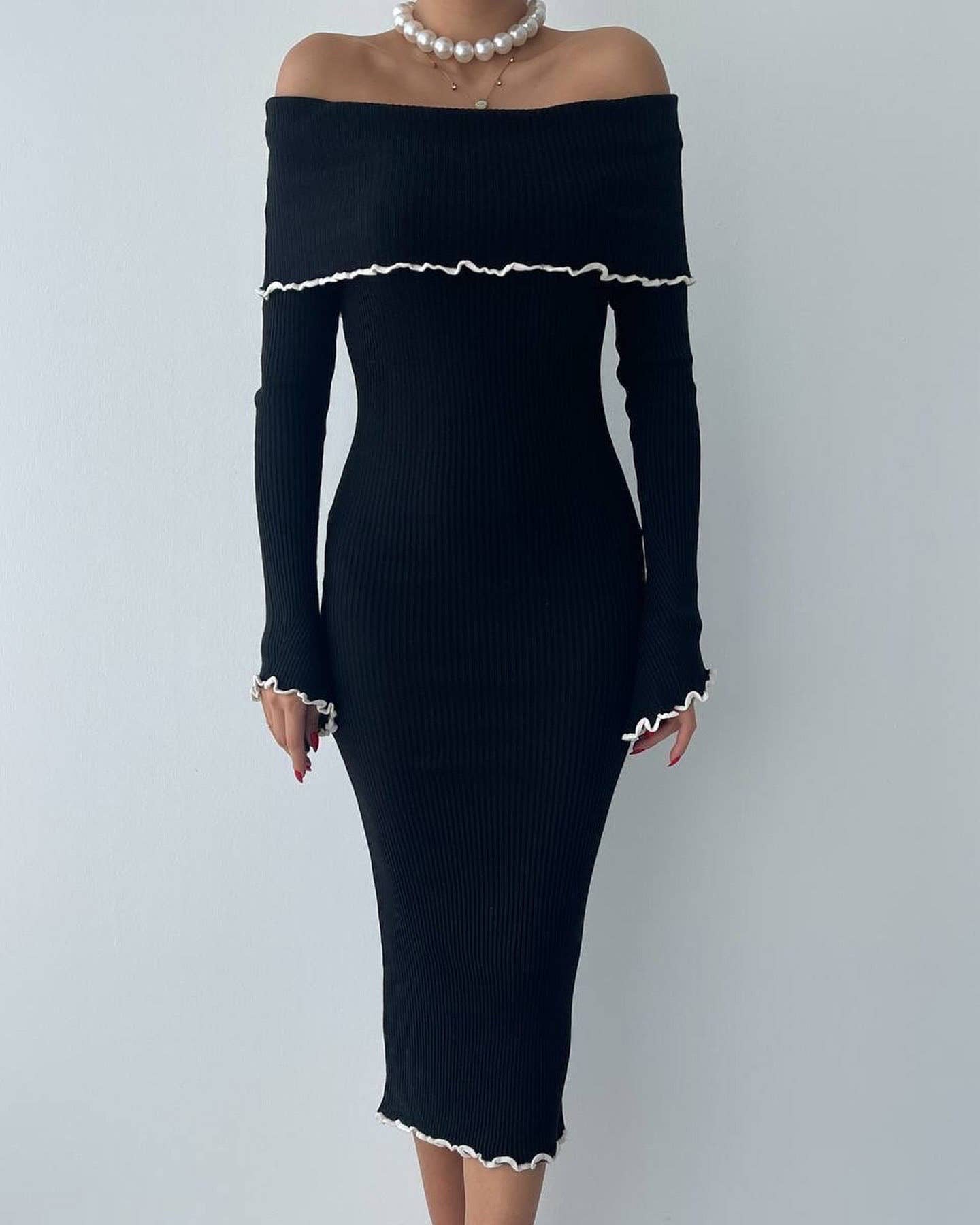 WOODEN EAR EDGE COLOR CONTRAST SHEATH DRESS