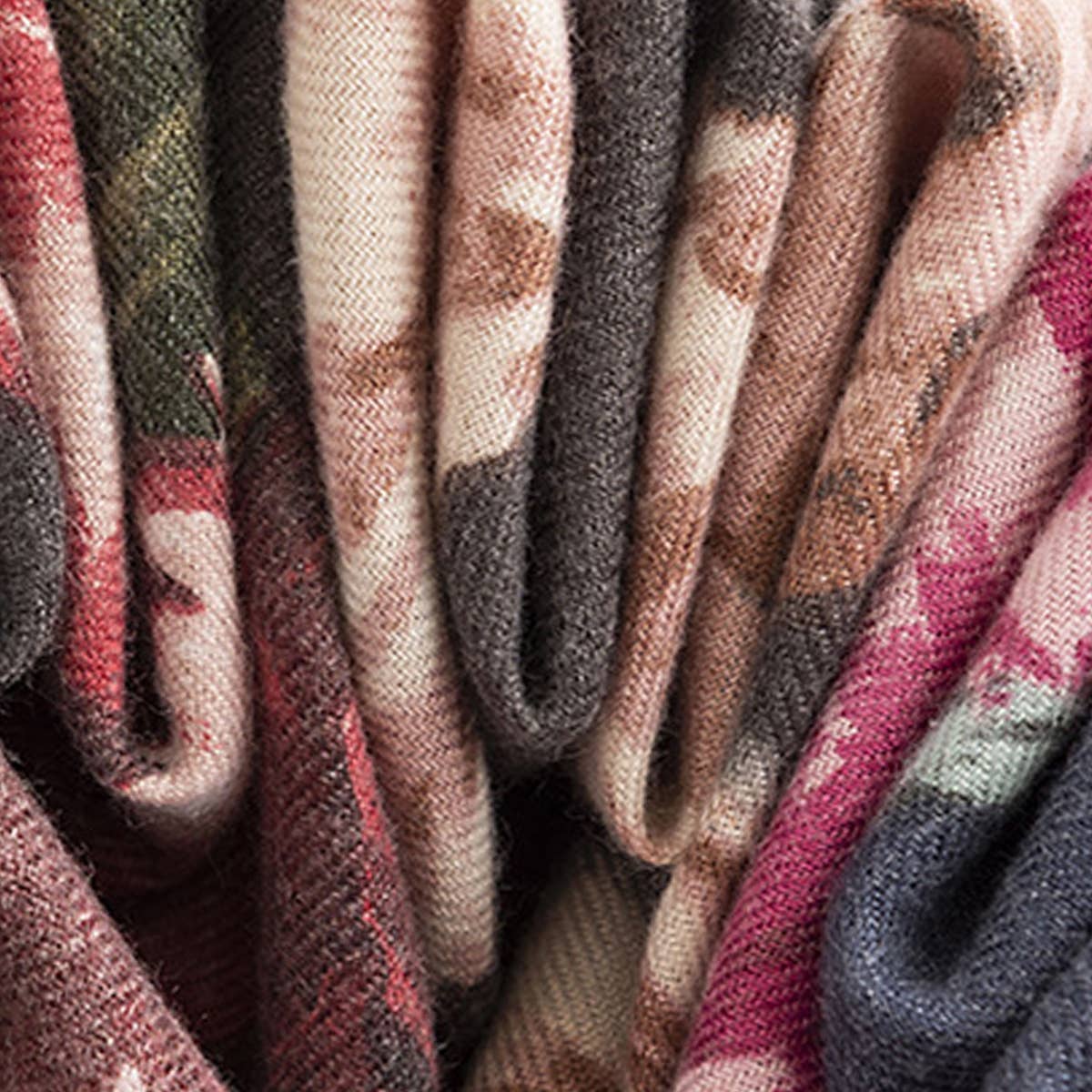 Floral Print Scarf ? Soft Commuter Wrap for Women