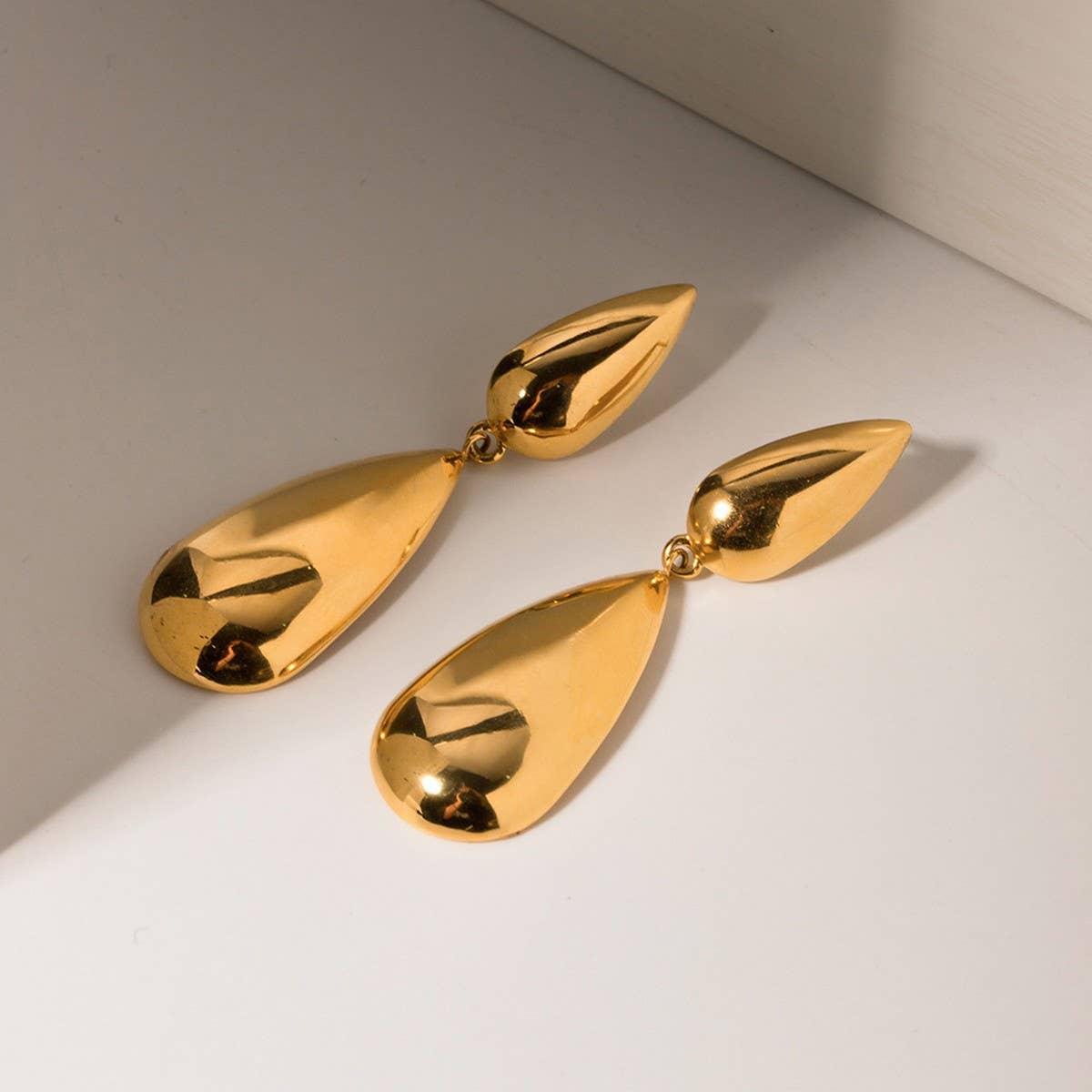 LIGHT LUXURY NICHE GOLD GLOSSY WATER DROP EARRINGS