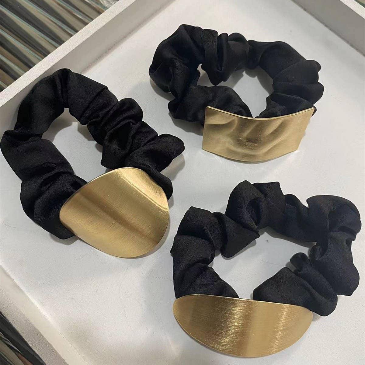 SIMPLE AND ELEGANT RUBBER HAIR SCRUNCHIES