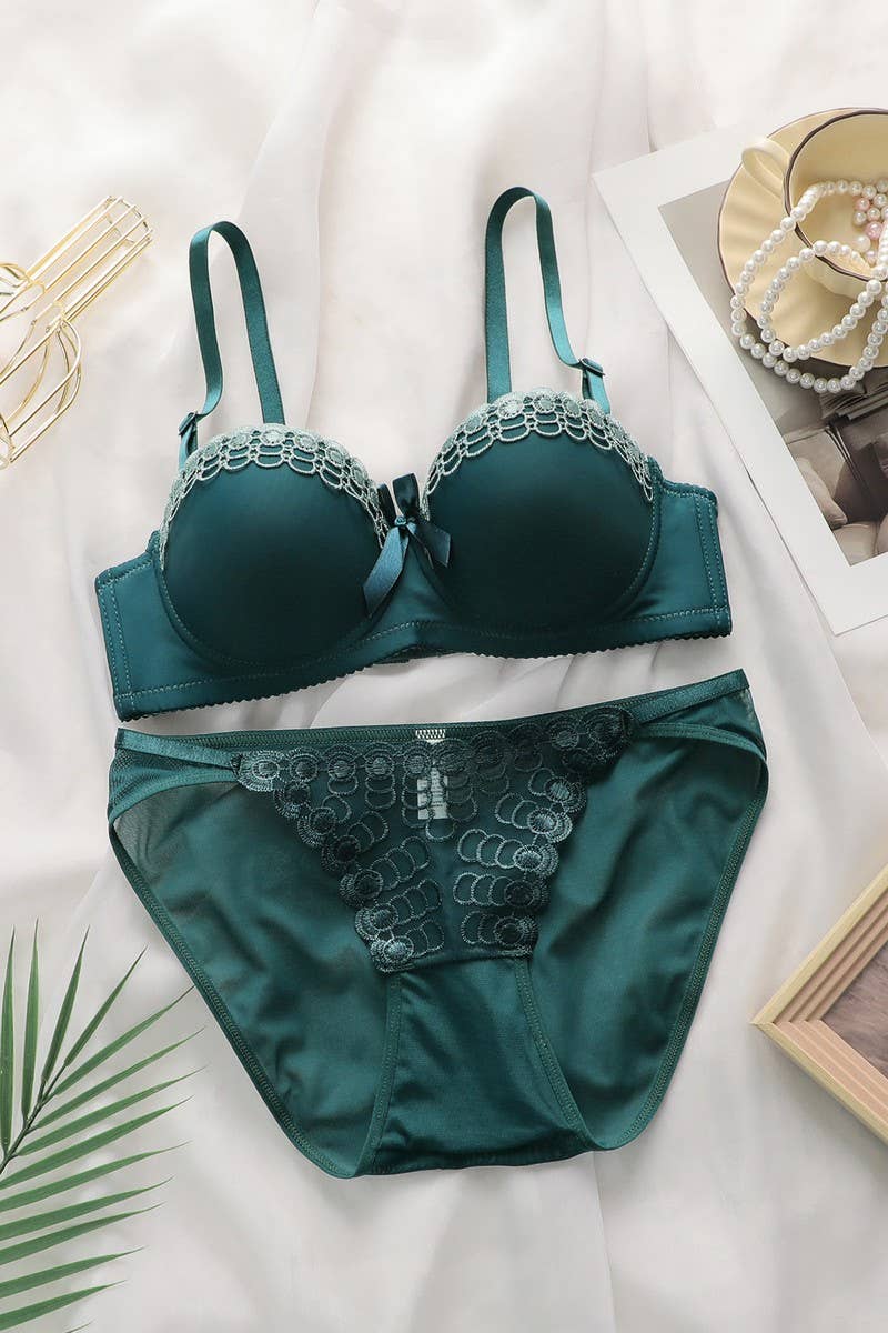 CWMU00266_EMBROIDERED BUTTERFLY UNDERWIRE BRA & PANTY SET