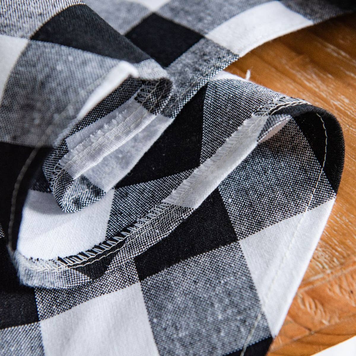 ROUND COTTON AND LINEN PLAID TABLECLOTH