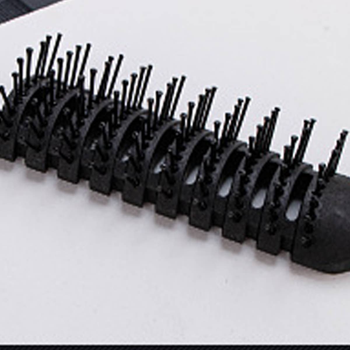 MEN FLUFFY NINE-ROW COMB