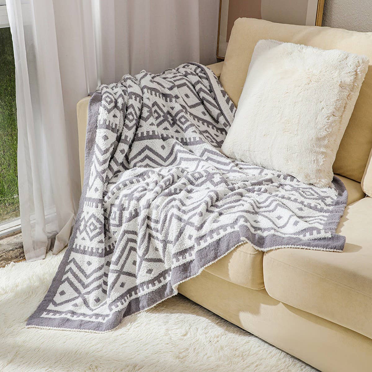 KNITTED SOFT AND LIGHT GEOMETRIC PATTERN BLANKET