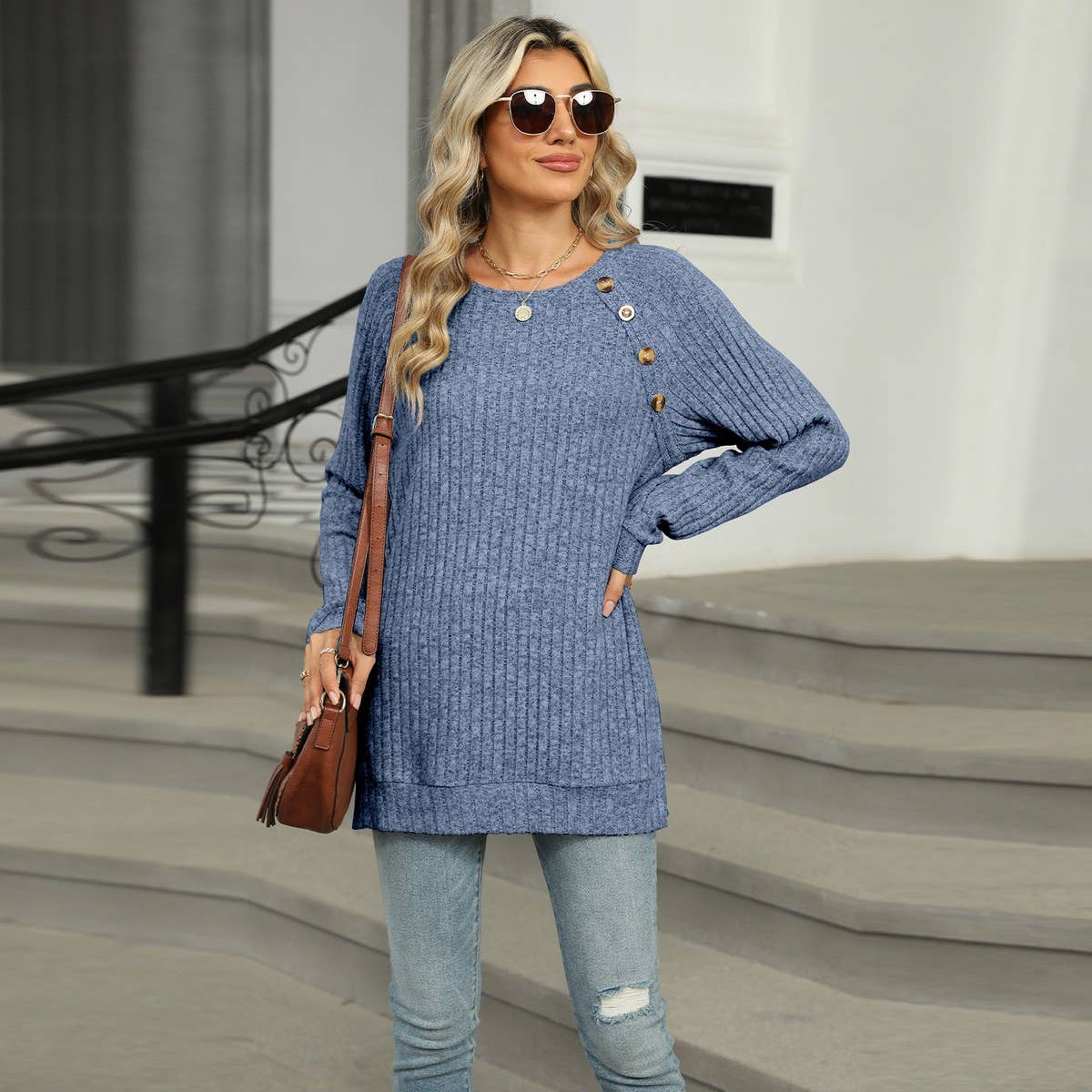 Solid color rotator sleeve slit T-shirt