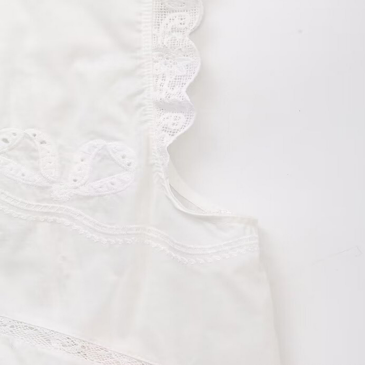 Bow Embroidered Top ??French Casual Style_CWTHT0235