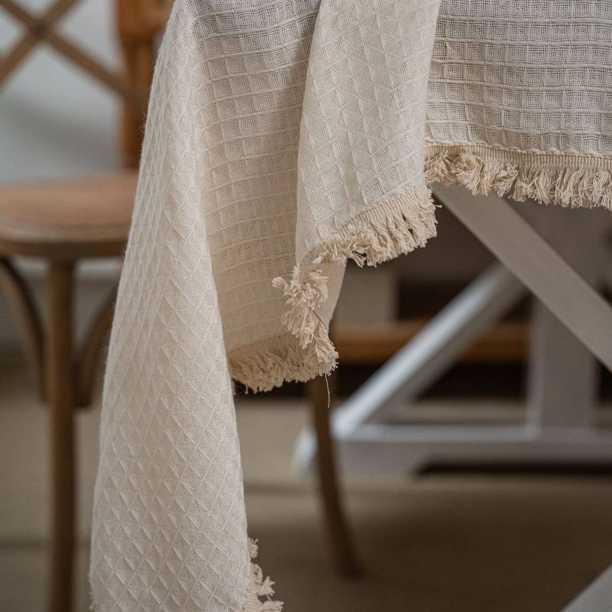 WAFFLE TASSEL SOLID COLOR DINING TABLE