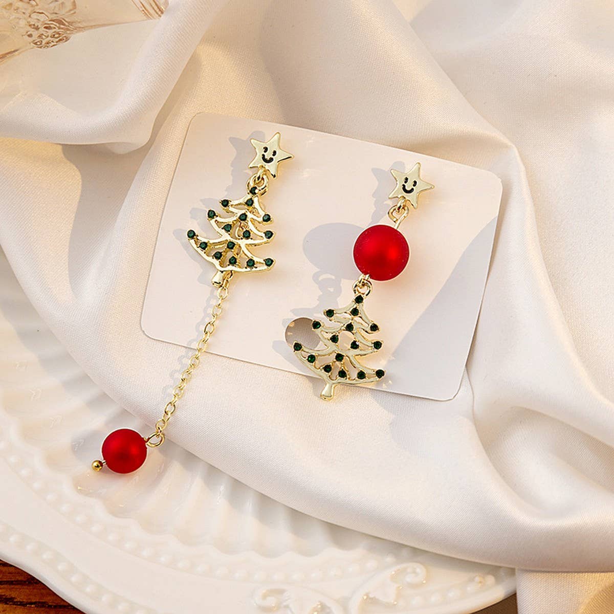 GENTLE CHRISTMAS SNOWMAN CHRISTMAS TREE EARRINGS