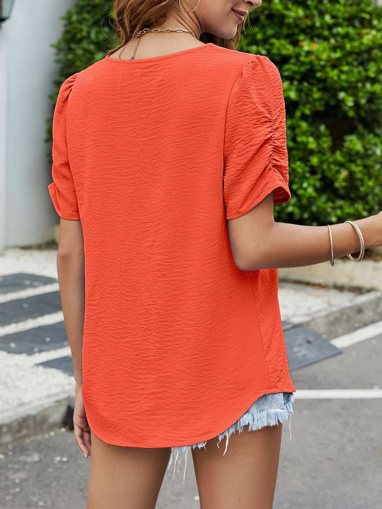 Simple V-neck pleated short-sleeved top