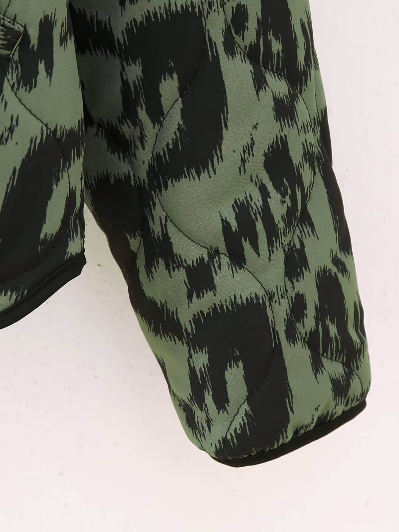 ANIMAL PRINT COAT WITH NOCOLLAR AND HIDDEN BUTTONS