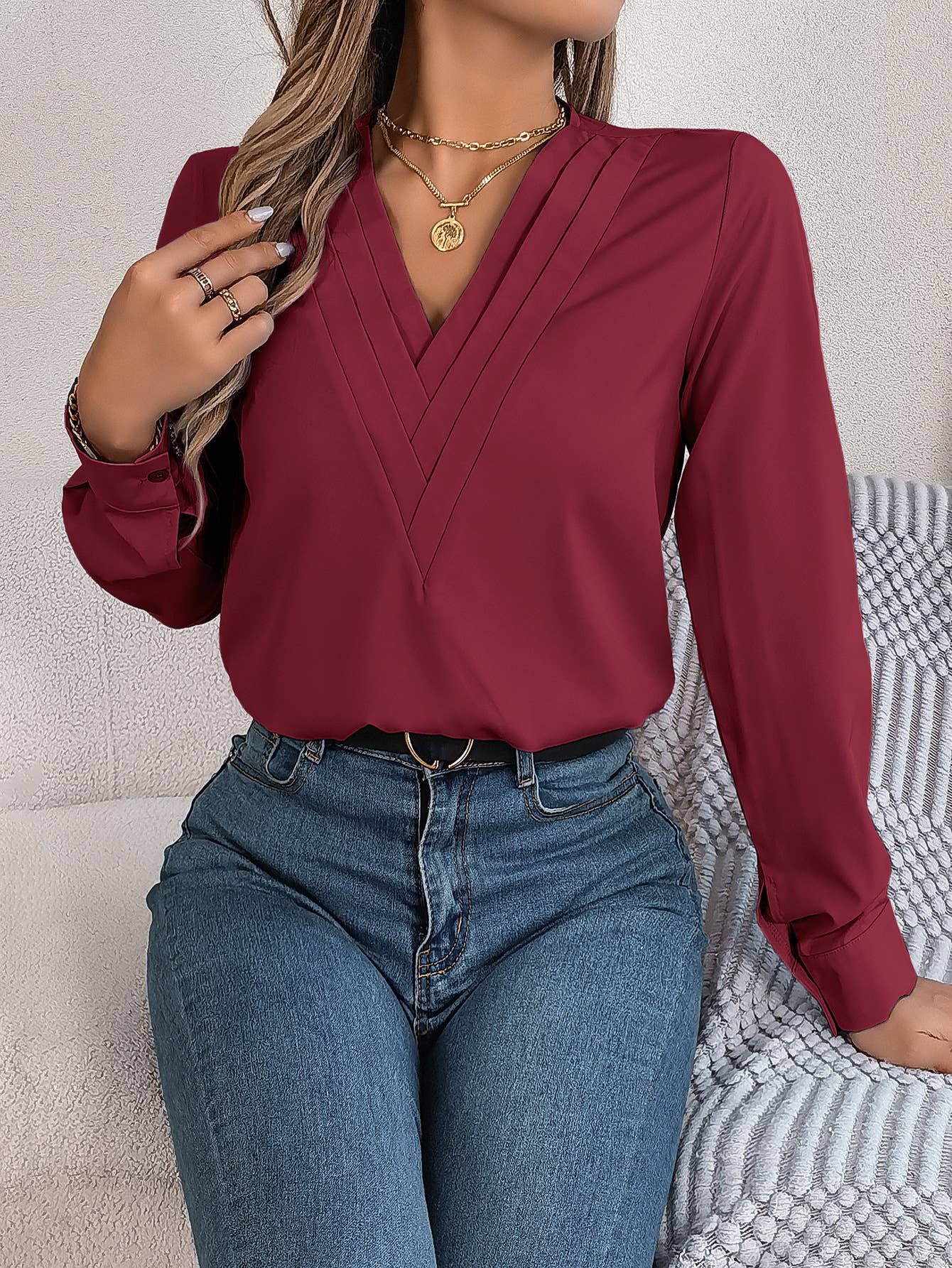SOLID COLOR LAYERED V-NECK LONG-SLEEVED SHIRT