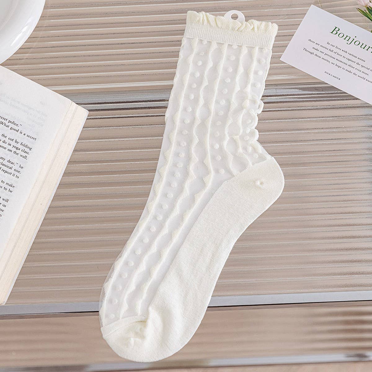 SUMMER THIN WHITE FLORAL DESIGN BOAT SOCKS
