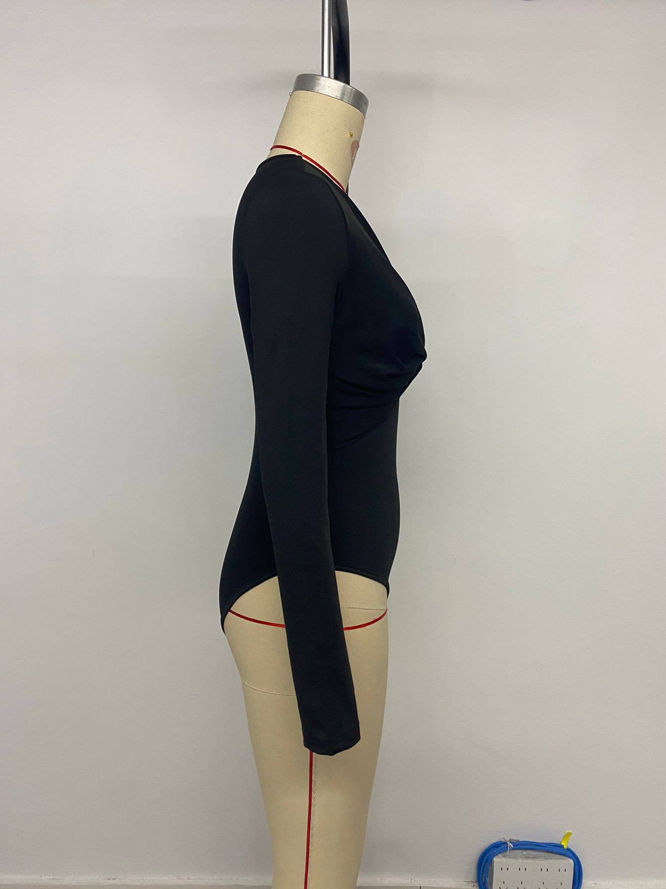 Solid-color knotted round-neck jumpsuit