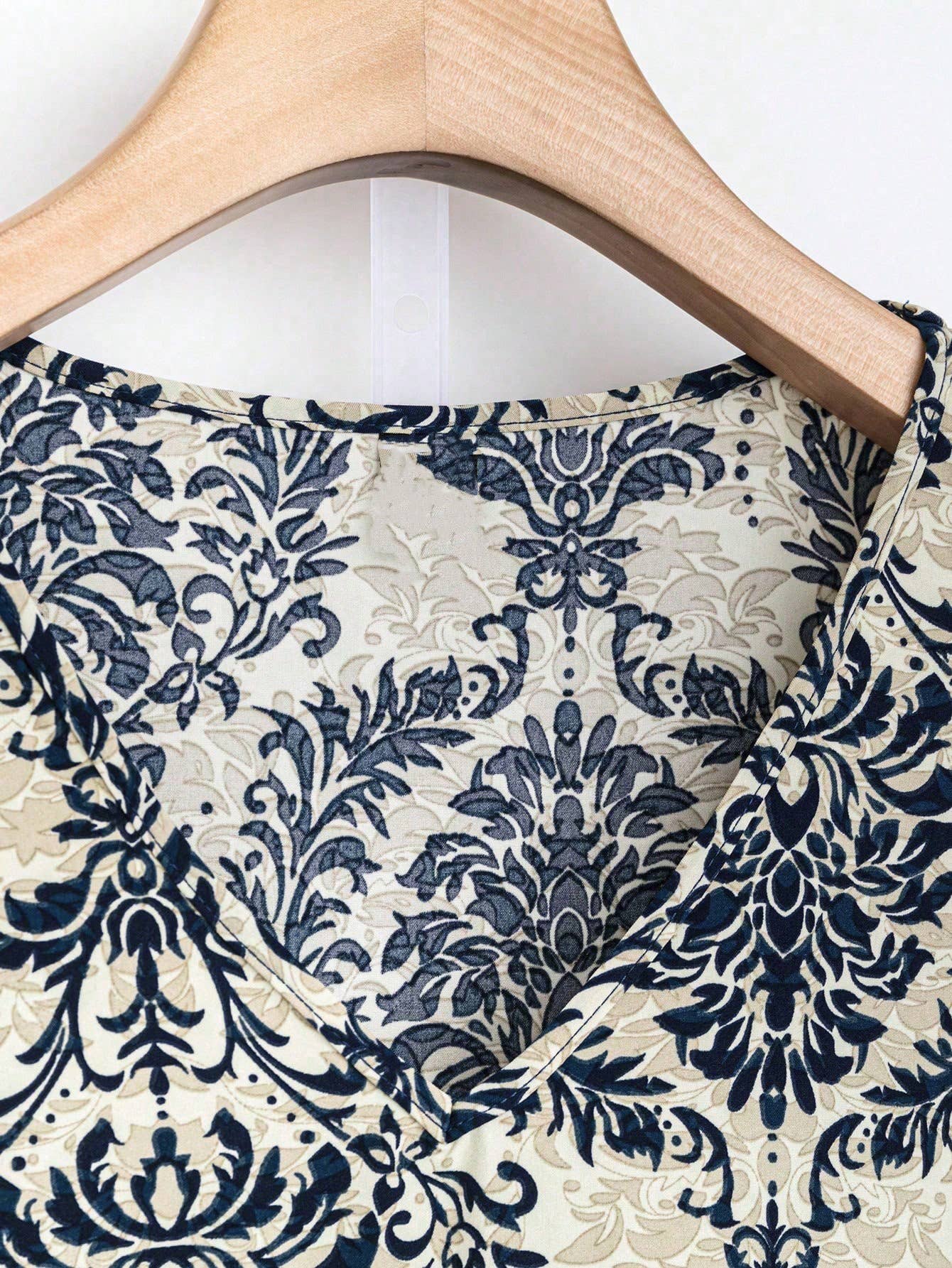 Solid color pantsuit lotus sleeve printed top