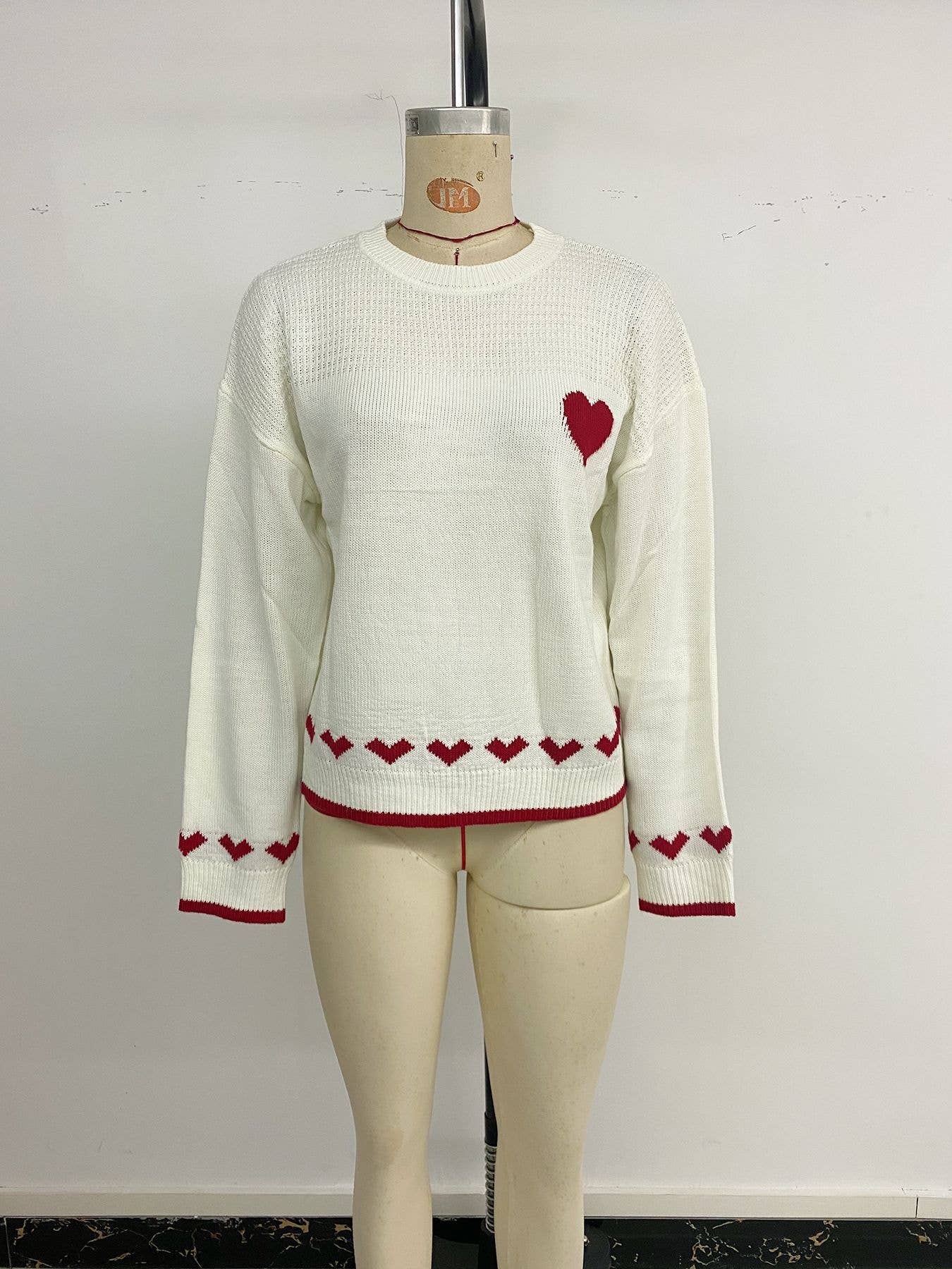Round-neck heart-shaped jacquard sweater
