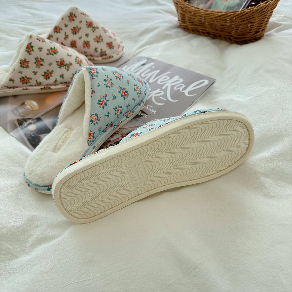 WARM HOUSE SHOES THICK-SOLED PLUSH SLIPPERS