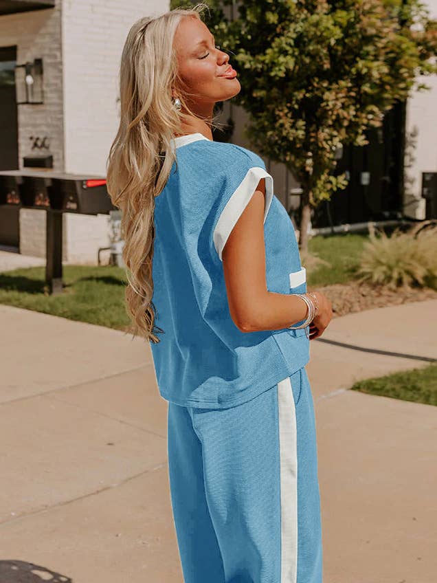 Round neck top straight pants color contrast suit