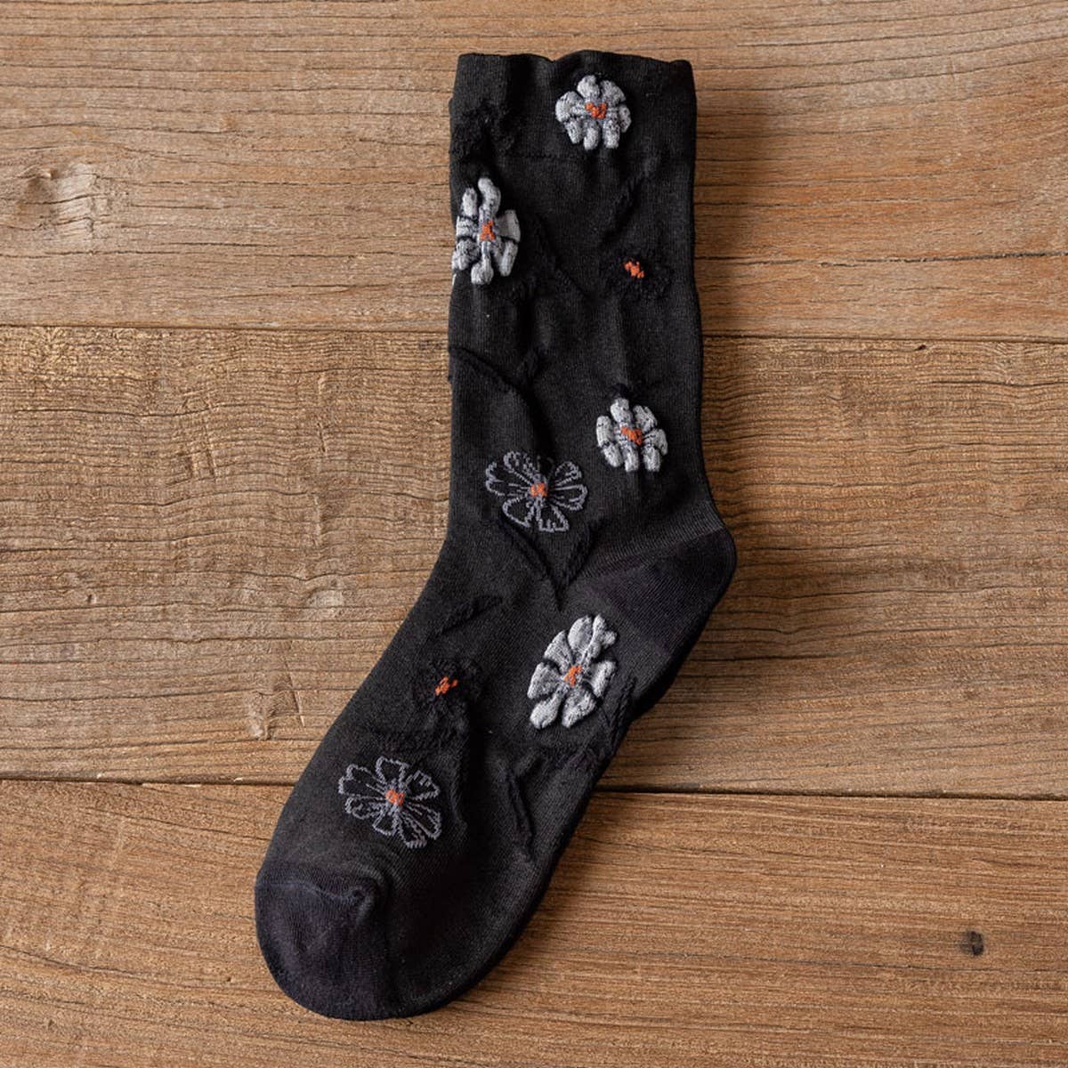 THREE-DIMENSIONAL RELIEF FLOWER MID-TUBE SOCKS