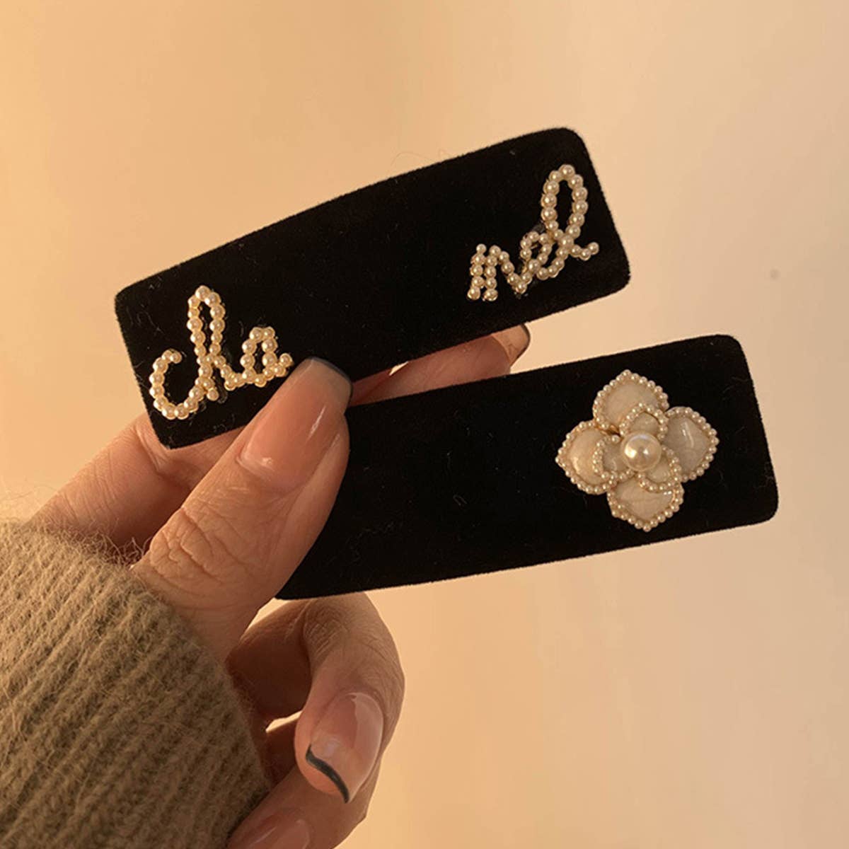 CAMELLIA PEARL BLACK SMALL FRAGRANCE HAIR CLIP