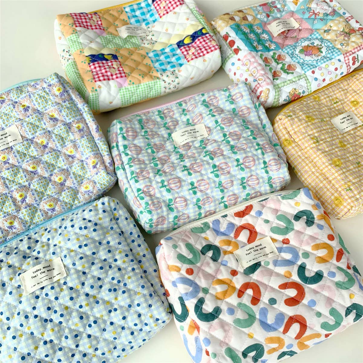 HANDHELD COSMETIC BAG WITH FLORAL PATTERN_CWAB1033