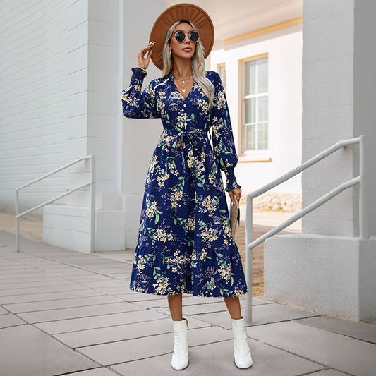 Loose V-neck,long-sleeved,waist-cinching dress