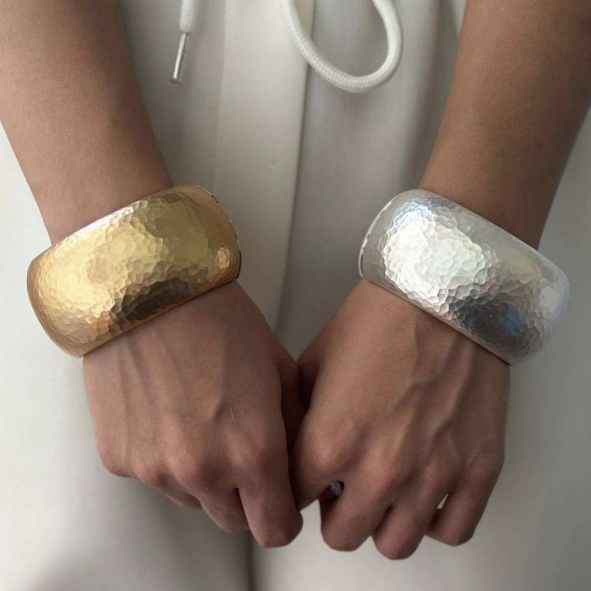 FASHIONABLE DESIGN SPRING BRACELET FOR WOMEN