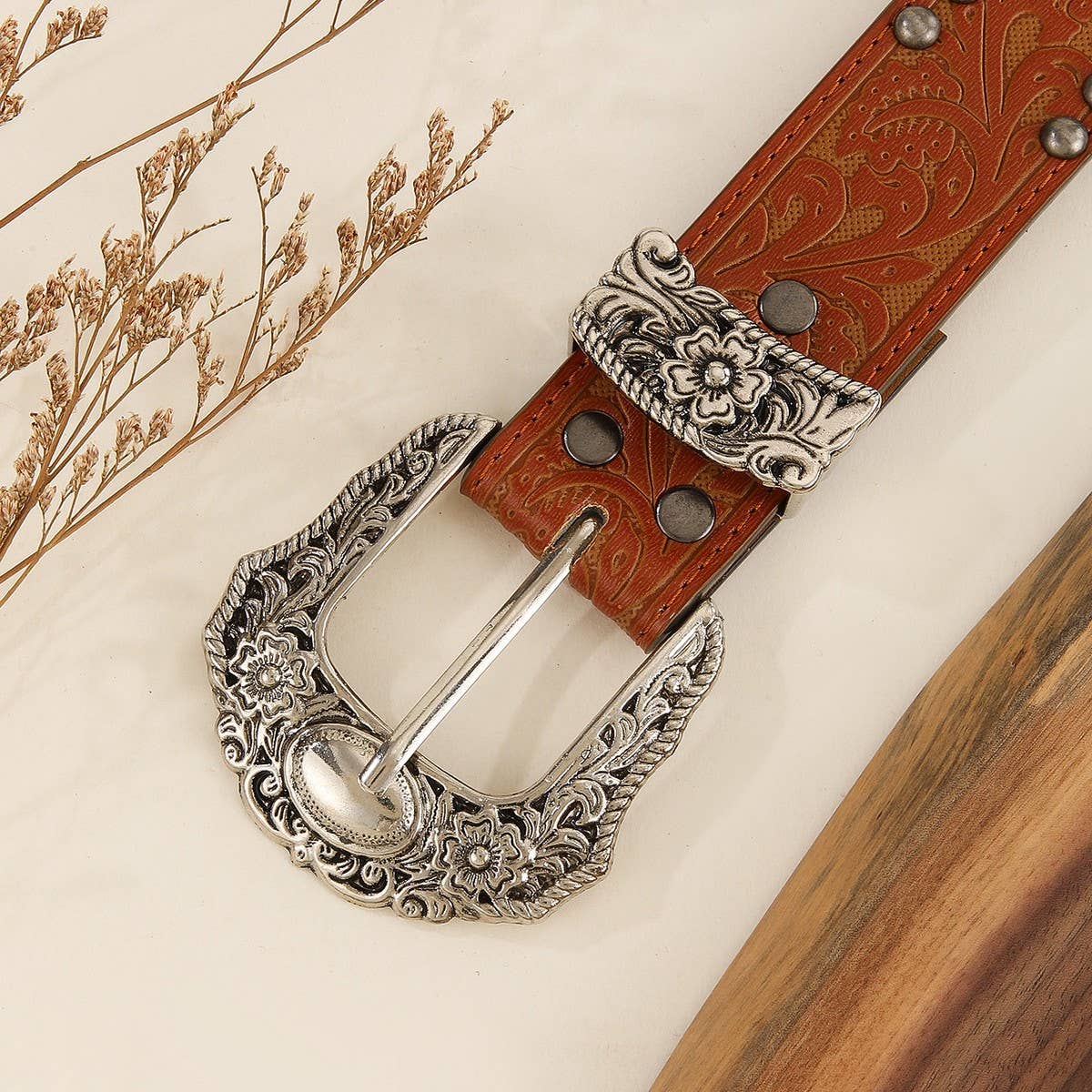 VINTAGE DISTRESSED RIVET EMBOSSED BELT