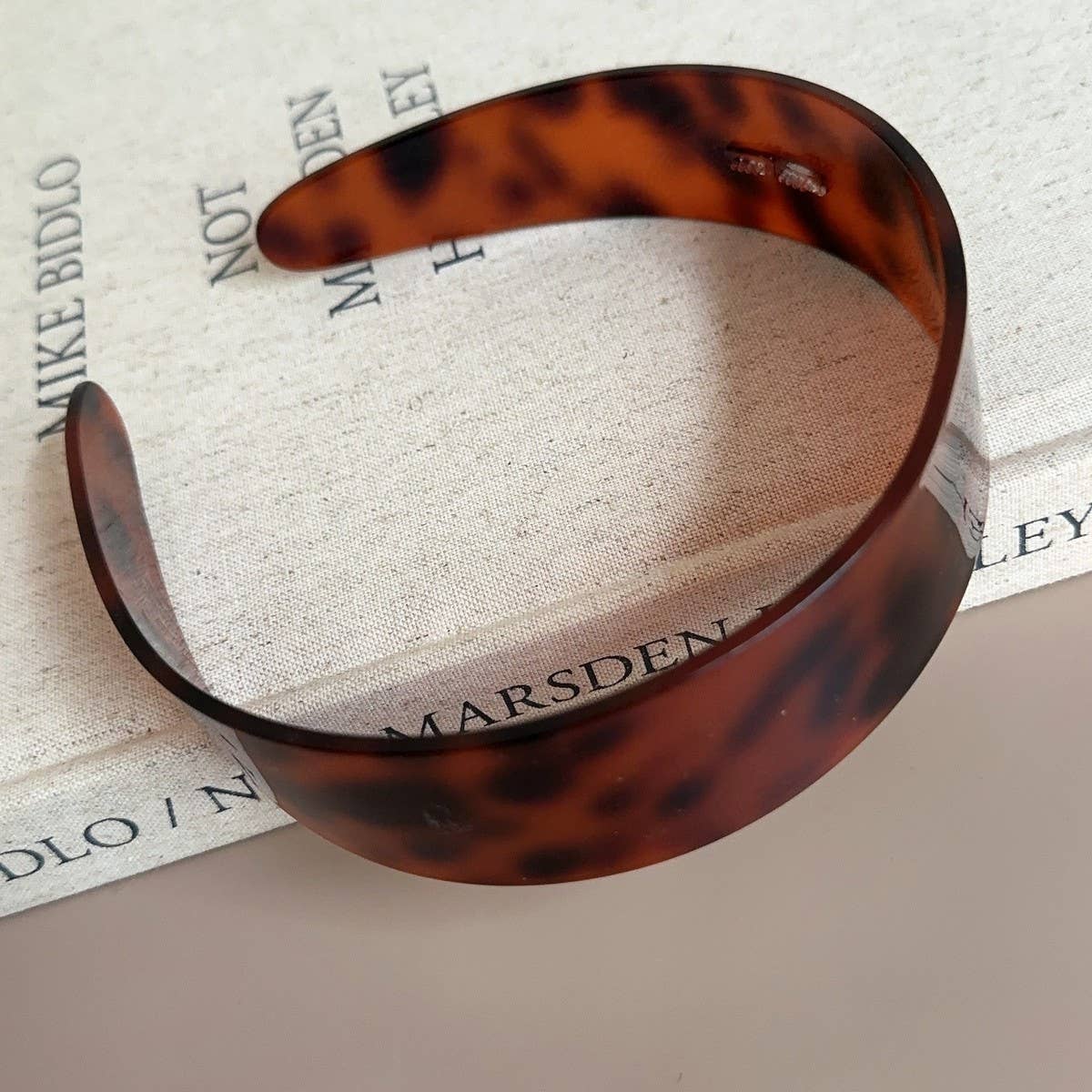 LEOPARD PRINT NON-SLIP WIDE BRIM HEADBAND