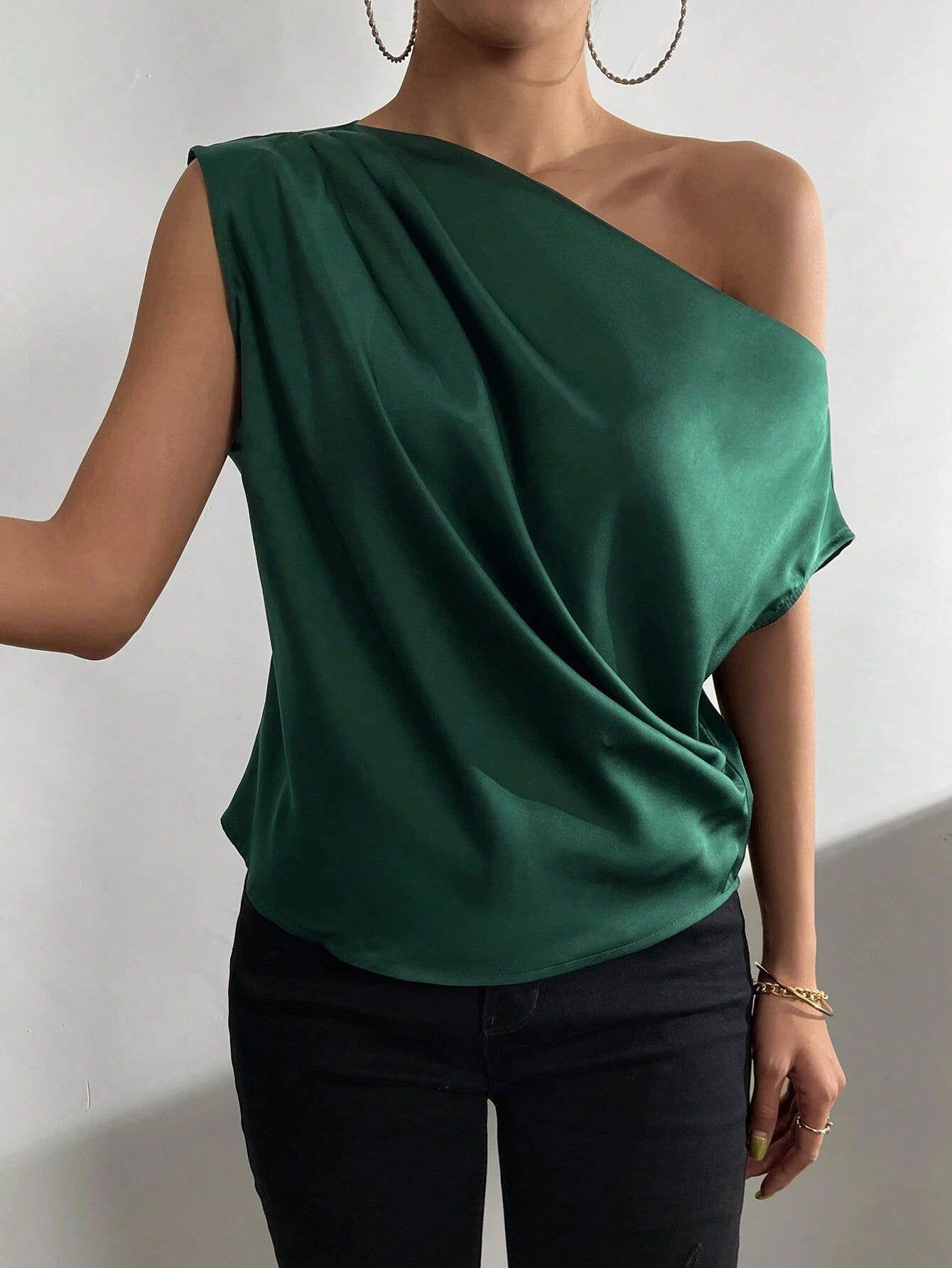 Fashion skew neck pinched irregular vest