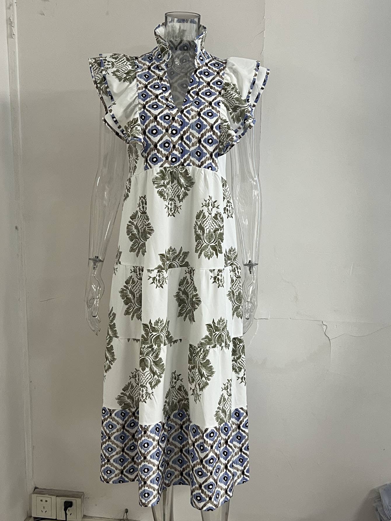 Elegant stylish printed long cinched-waist dress
