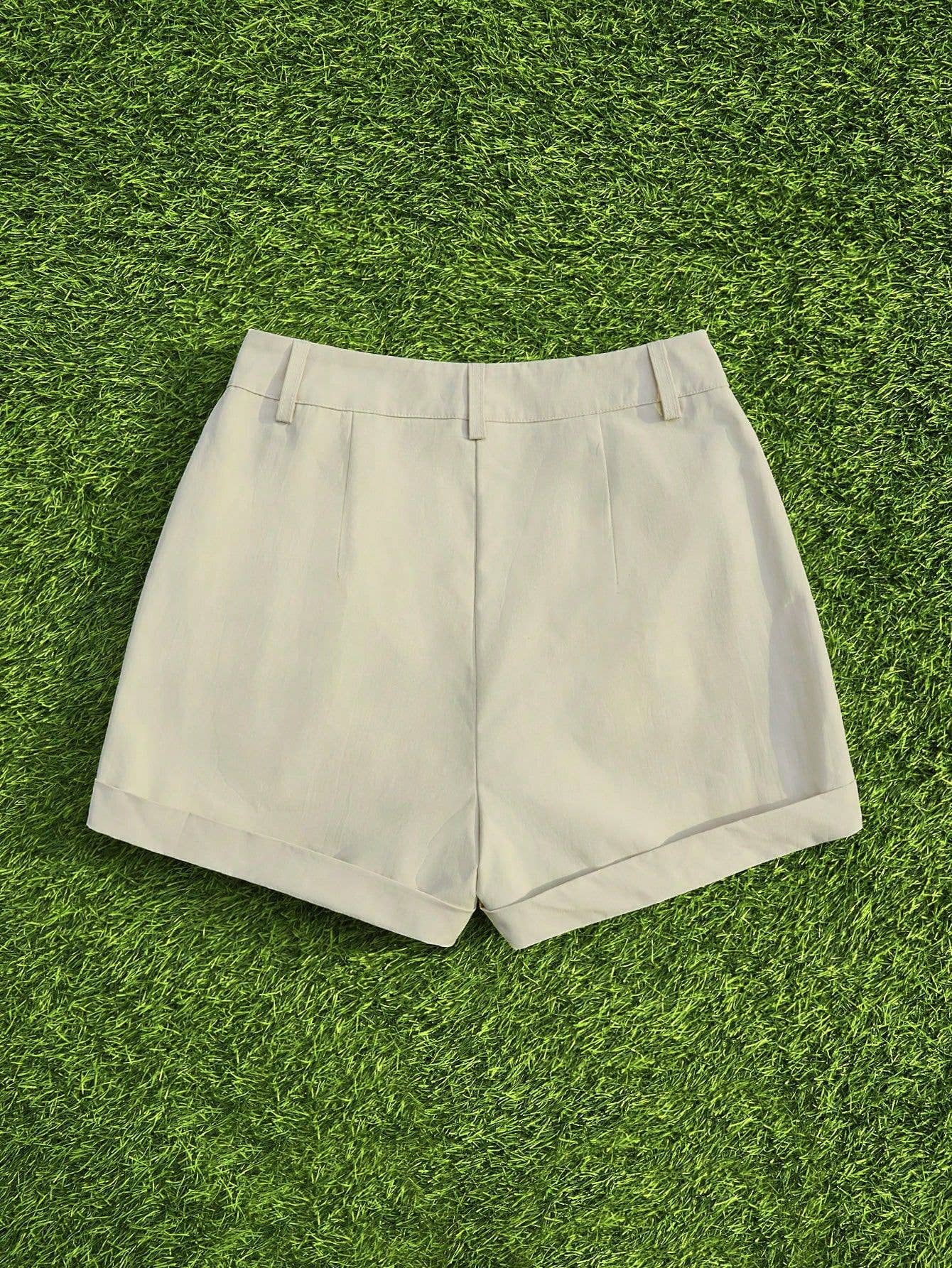 Casual, loose, simple and solid-colored shorts